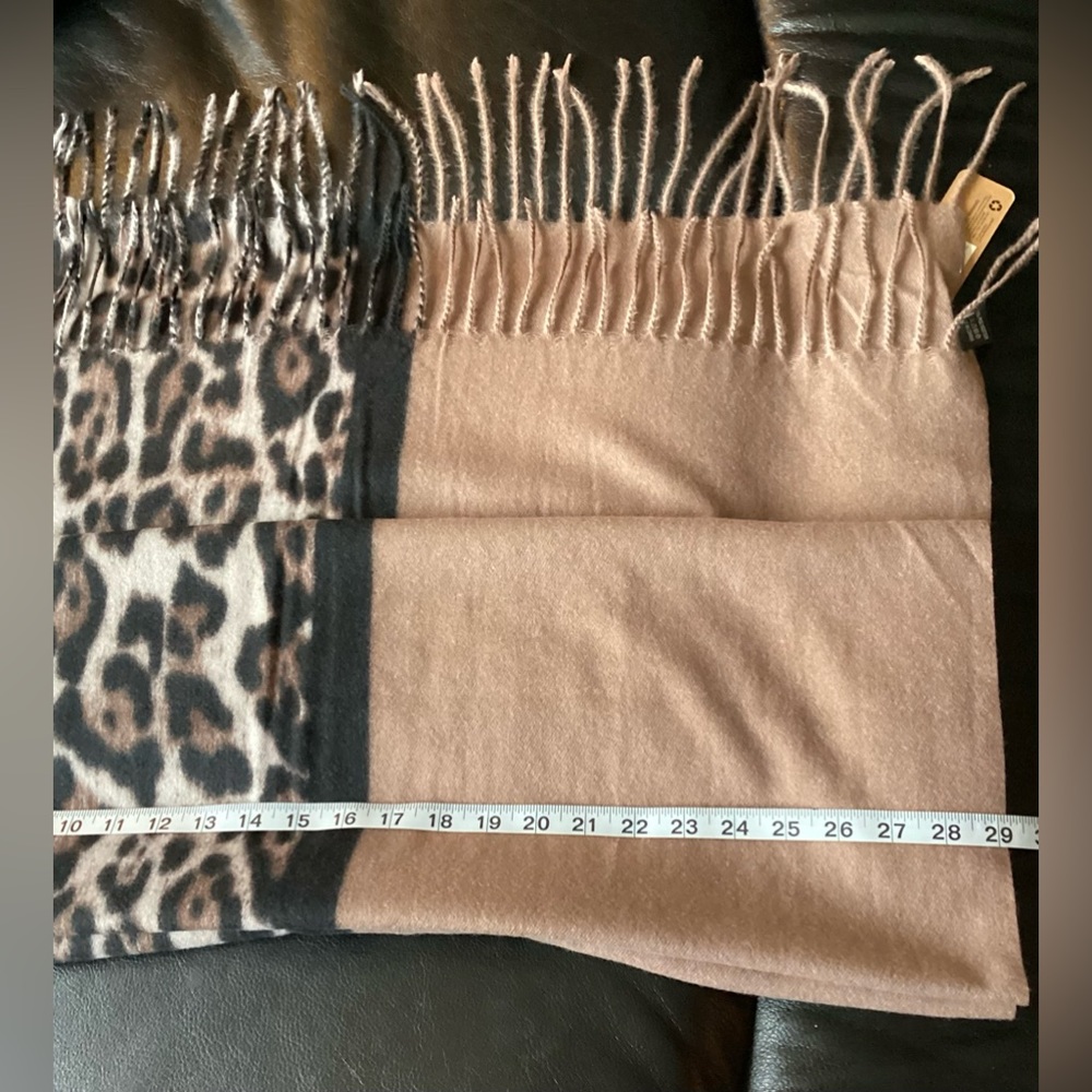 Blanket Scarf by Odiva | Leopard Print | Fringe 🤎🖤 - Picture 4 of 9